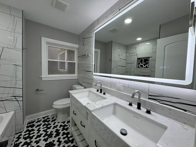 $3,000 | 6236 North Francisco Avenue, Unit 1, Chicago, IL 60659