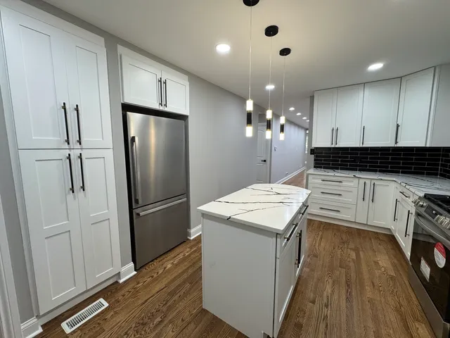 $3,000 | 6236 North Francisco Avenue, Unit 1, Chicago, IL 60659