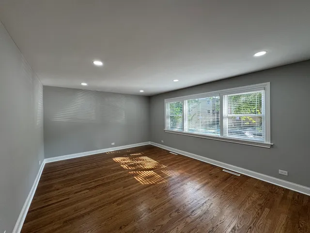 $3,000 | 6236 North Francisco Avenue, Unit 1, Chicago, IL 60659