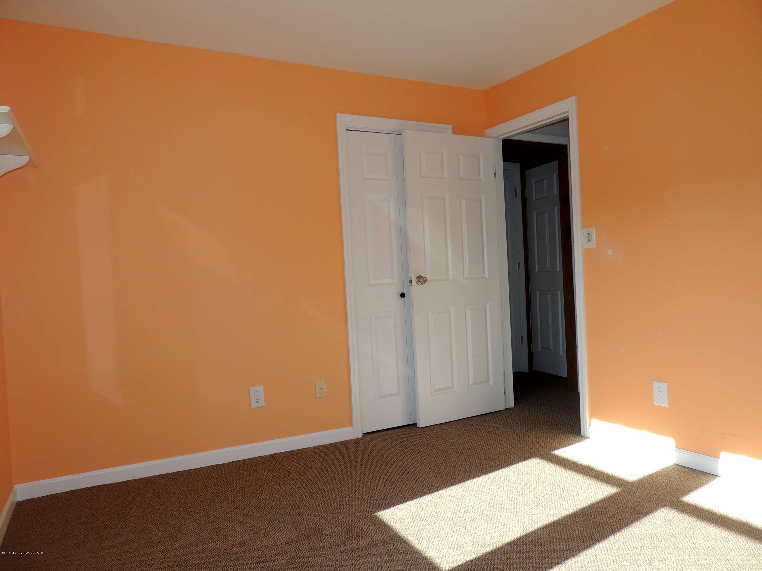201 Foster Road Toms River, NJ 08753 - Photo 7 of 29 DSCN9822.jpg-Net