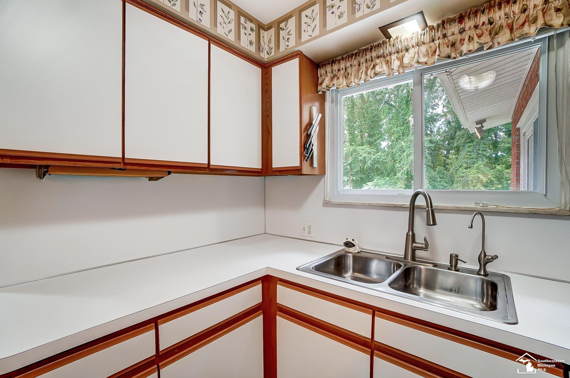 1221 West Dean Road Temperance, MI 48182 - Photo 13 of 53