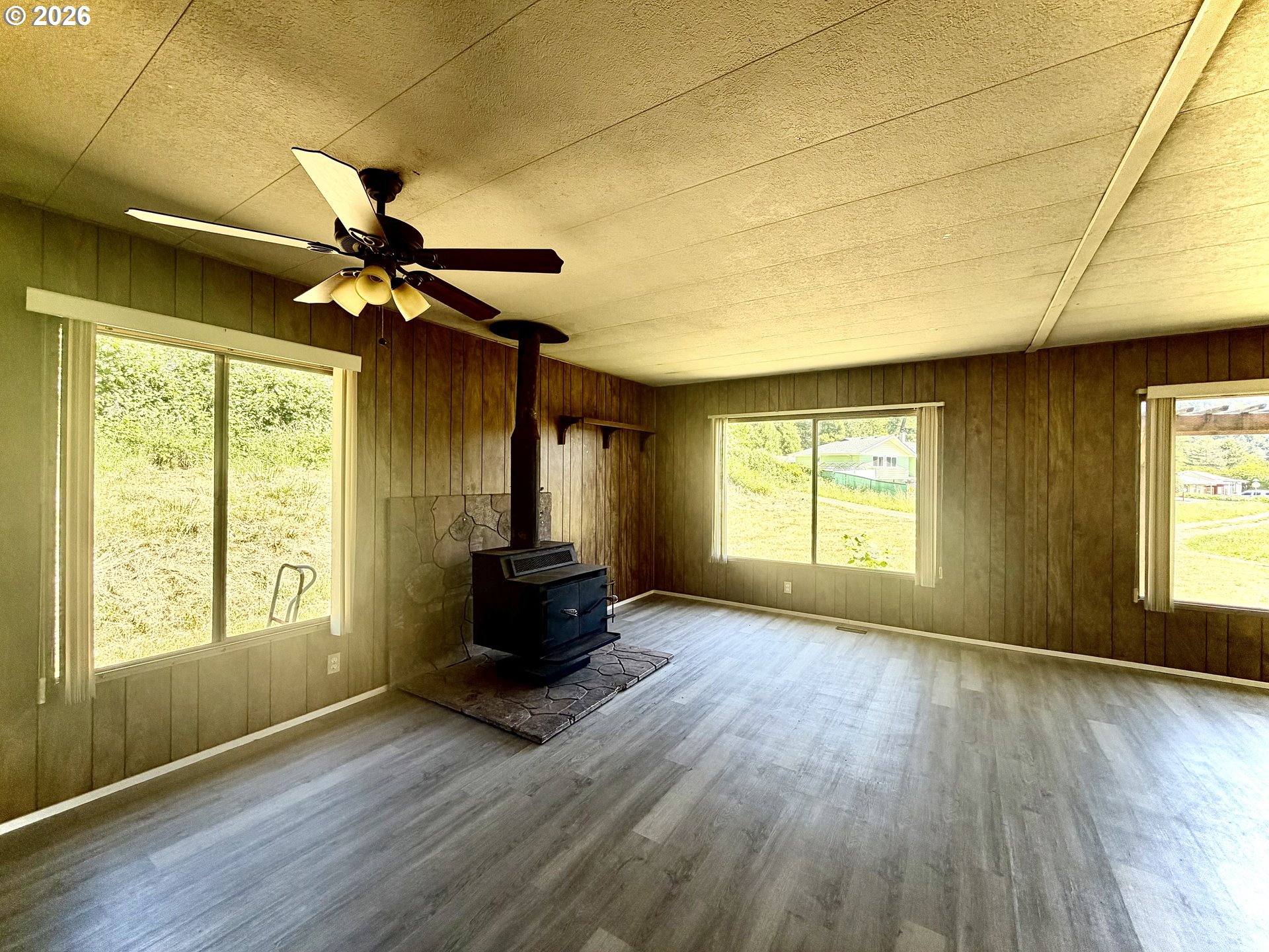 76582 Davis Road Oakridge, OR 97463 - Photo 9 of 21