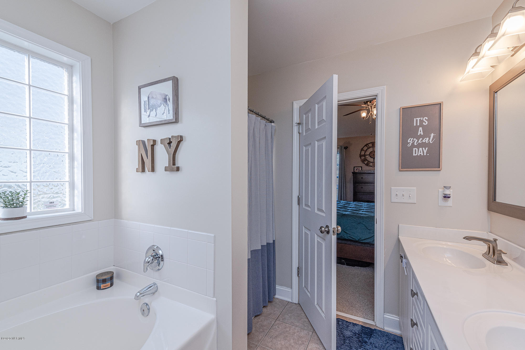 217 Whitehill Road Leland, NC 28451 - Photo 23 of 30 Master Bath Tub and Shower