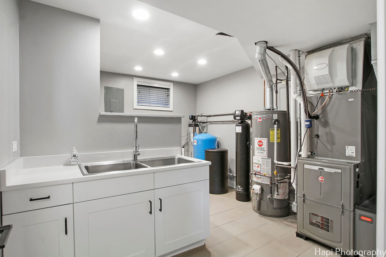 146 Harbor Drive Lake Barrington, IL 60010 - Photo 11 of 33 a bathroom with a sink double vanity