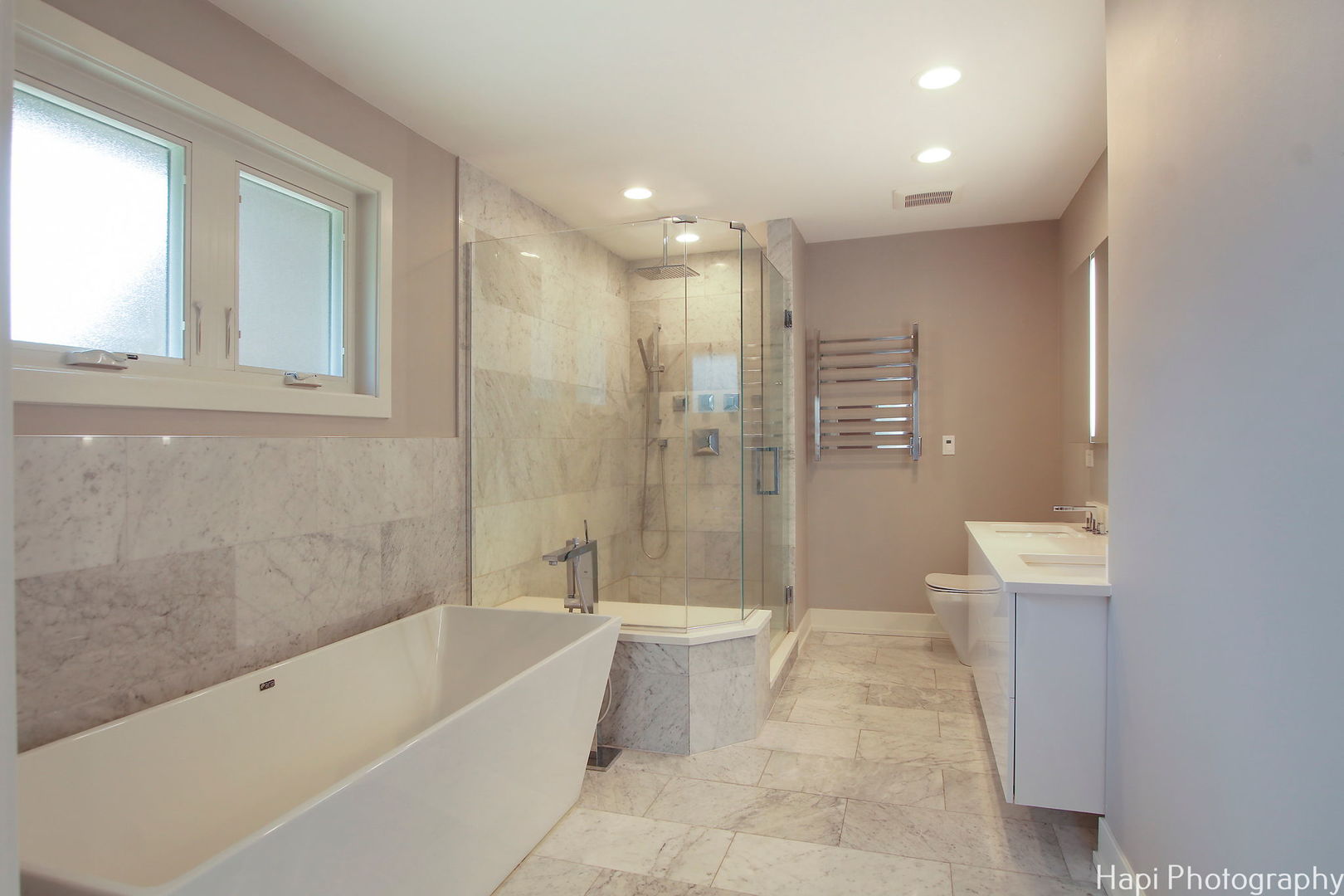 146 Harbor Drive Lake Barrington, IL 60010 - Photo 14 of 33 a bathroom with a tub a toilet a sink and shower