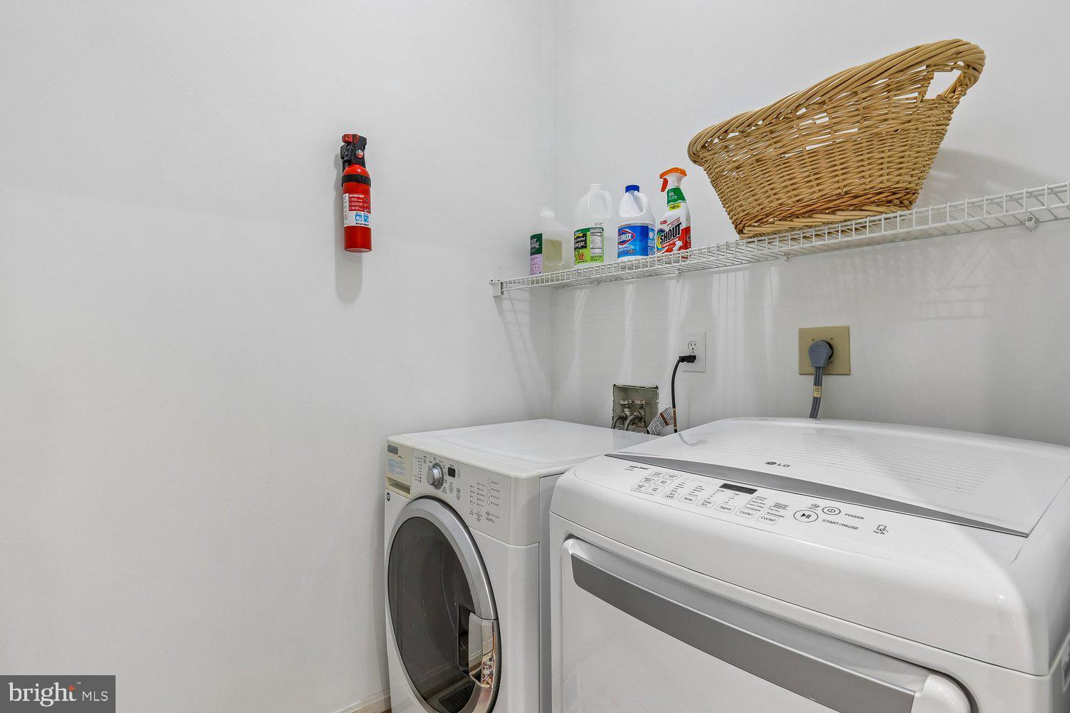 3707 Turn Back Trail Triangle, VA 22172 - Photo 22 of 55 Main level laundry room