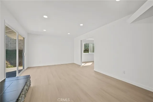 a view of livingroom with furniture