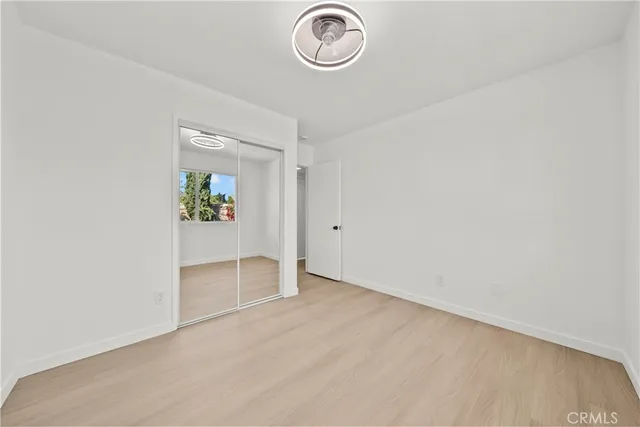 a view of empty room with window