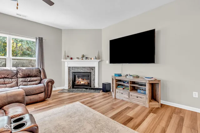 $329,900 | 1195 South Aberdeen Drive, Franklin, IN 46131