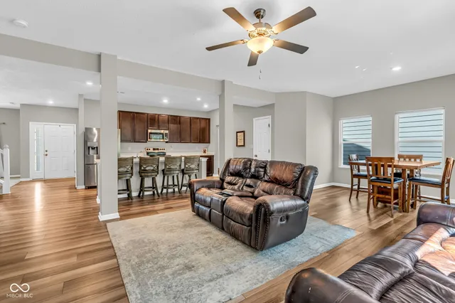 $329,900 | 1195 South Aberdeen Drive, Franklin, IN 46131