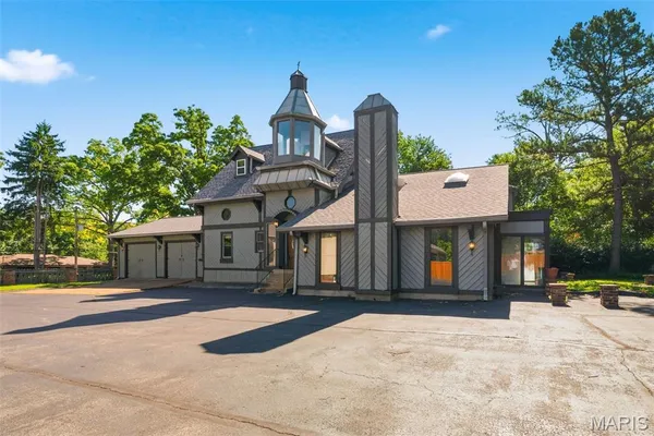 $599,900 | 418 Oak Tree Drive, Webster Groves, MO 63119