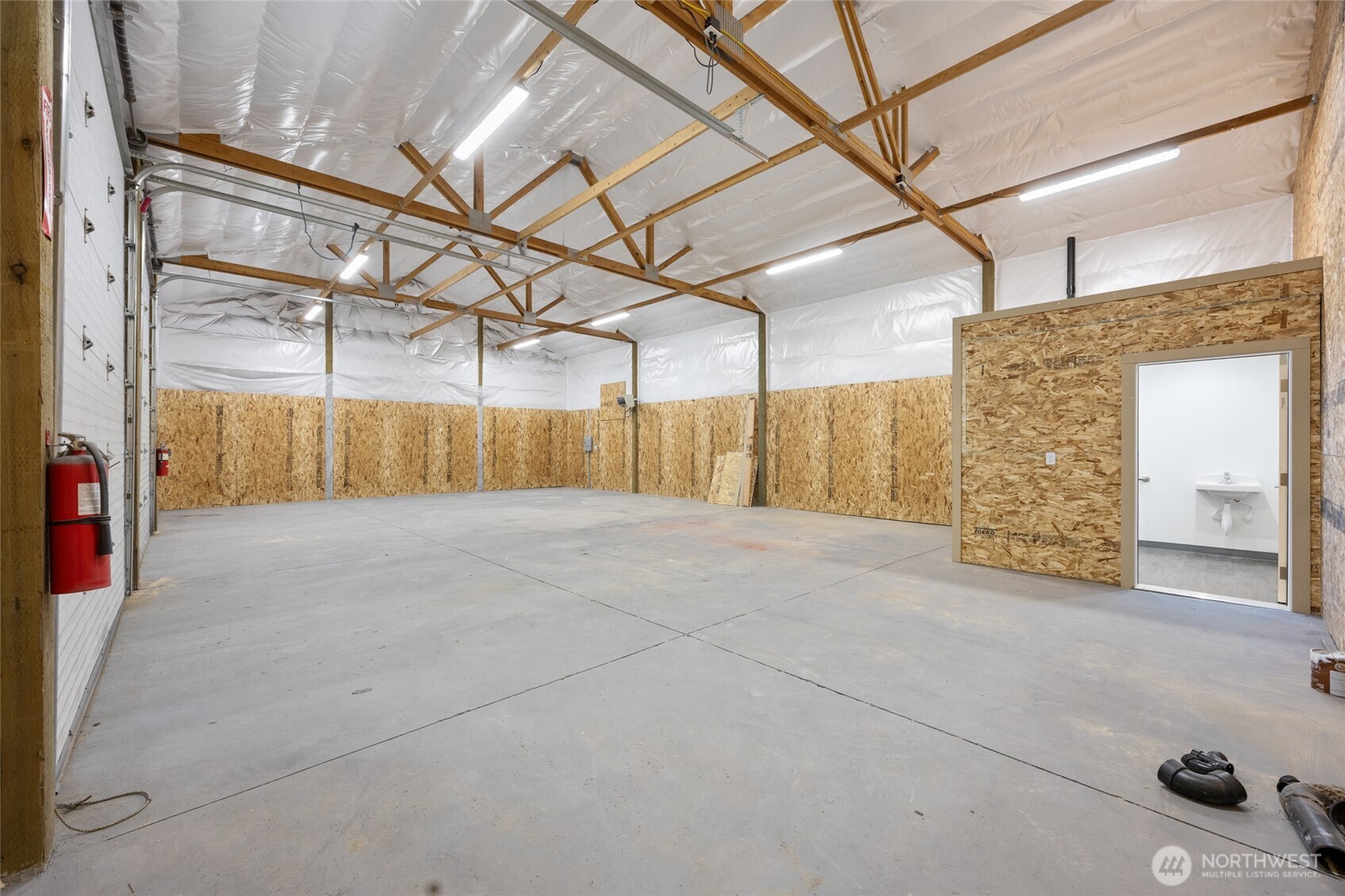 221 South Hamilton Road Moses Lake, WA 98837 - Photo 6 of 22 a view of a garage