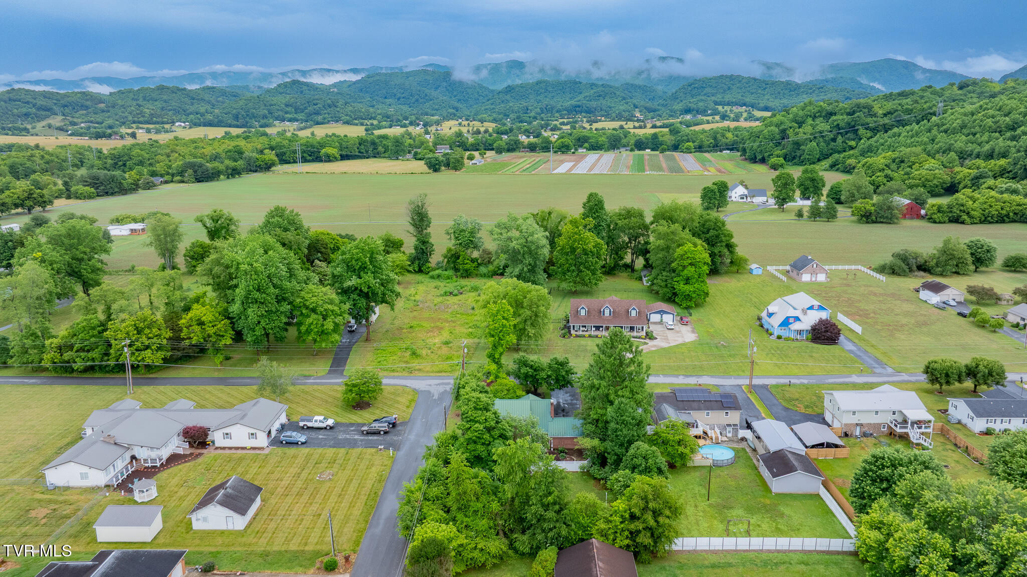 146 El Bowers Road Elizabethton, TN 37643 - Photo 33 of 40 dji_fly_20260609_155458_0176_17810351937