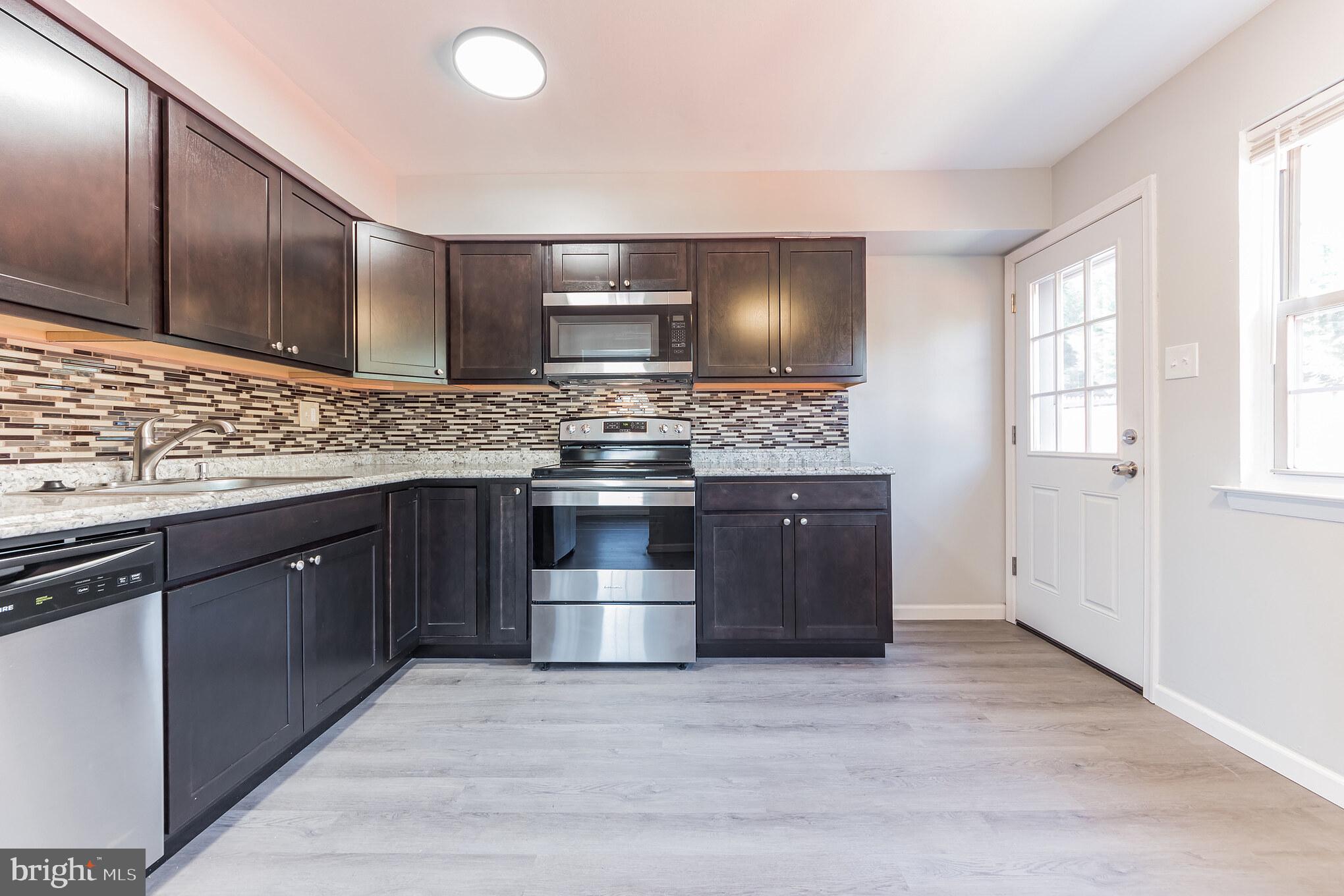 106 County Line Road Philadelphia, PA 19116 - Photo 3 of 32 Gallery Image 3