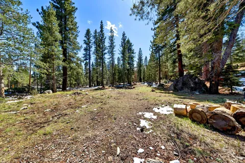 $1,188,000 | 804 Highway 50, South Lake Tahoe, CA 96150