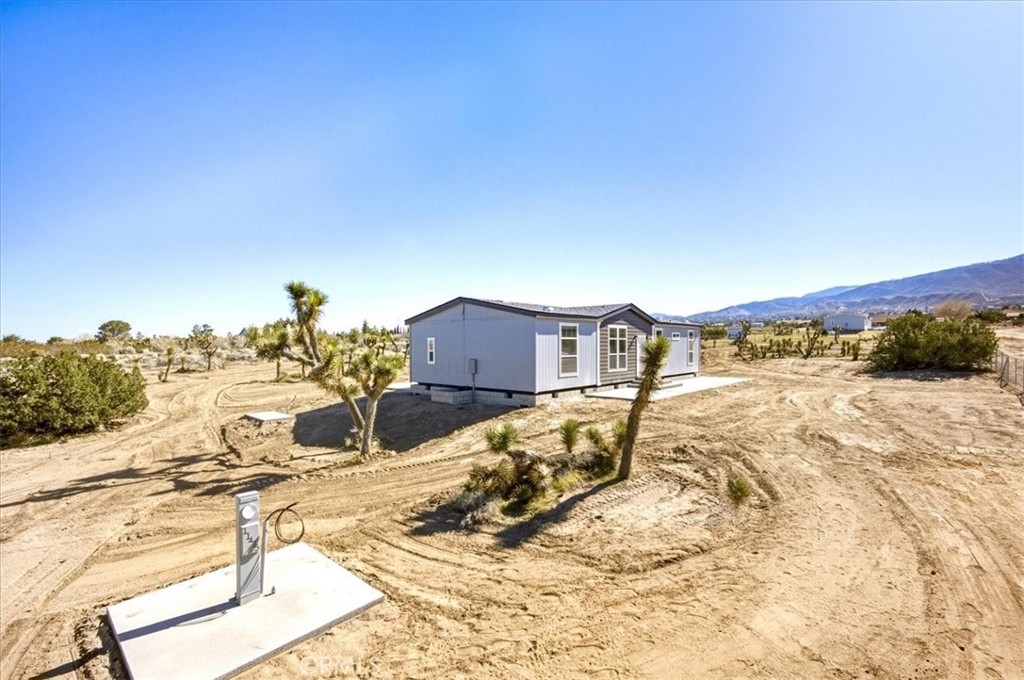 11475 Descanso Road Pinon Hills, CA 92372 - Photo 2 of 35 a view of a house with a snow