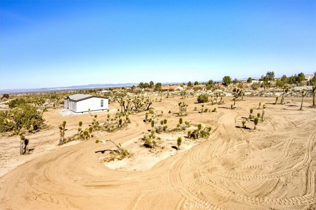 11475 Descanso Road Pinon Hills, CA 92372 - Photo 4 of 35