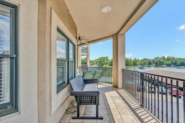 $679,000 | 100 Bridgewater Pointe Place, Unit 201, Moneta, VA 24121