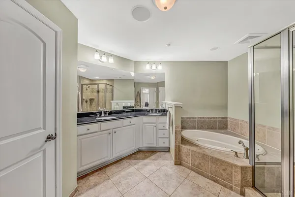 $679,000 | 100 Bridgewater Pointe Place, Unit 201, Moneta, VA 24121