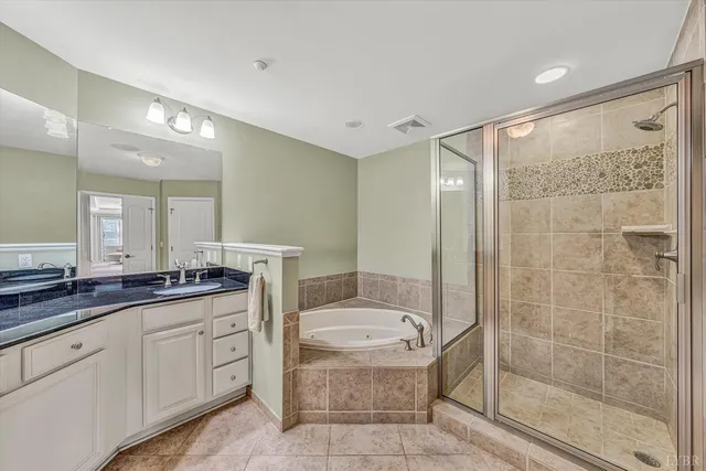 $679,000 | 100 Bridgewater Pointe Place, Unit 201, Moneta, VA 24121