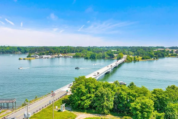 $679,000 | 100 Bridgewater Pointe Place, Unit 201, Moneta, VA 24121