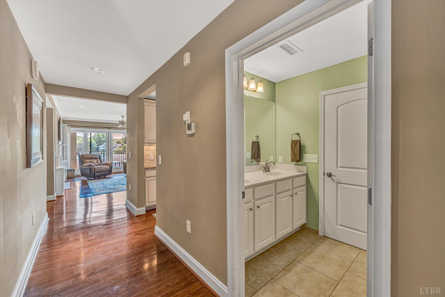 100 Bridgewater Pointe Place, Unit 201 Moneta, VA 24121 - Photo 3 of 32