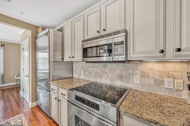 $679,000 | 100 Bridgewater Pointe Place, Unit 201, Moneta, VA 24121