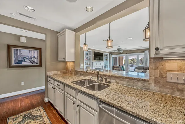 $679,000 | 100 Bridgewater Pointe Place, Unit 201, Moneta, VA 24121