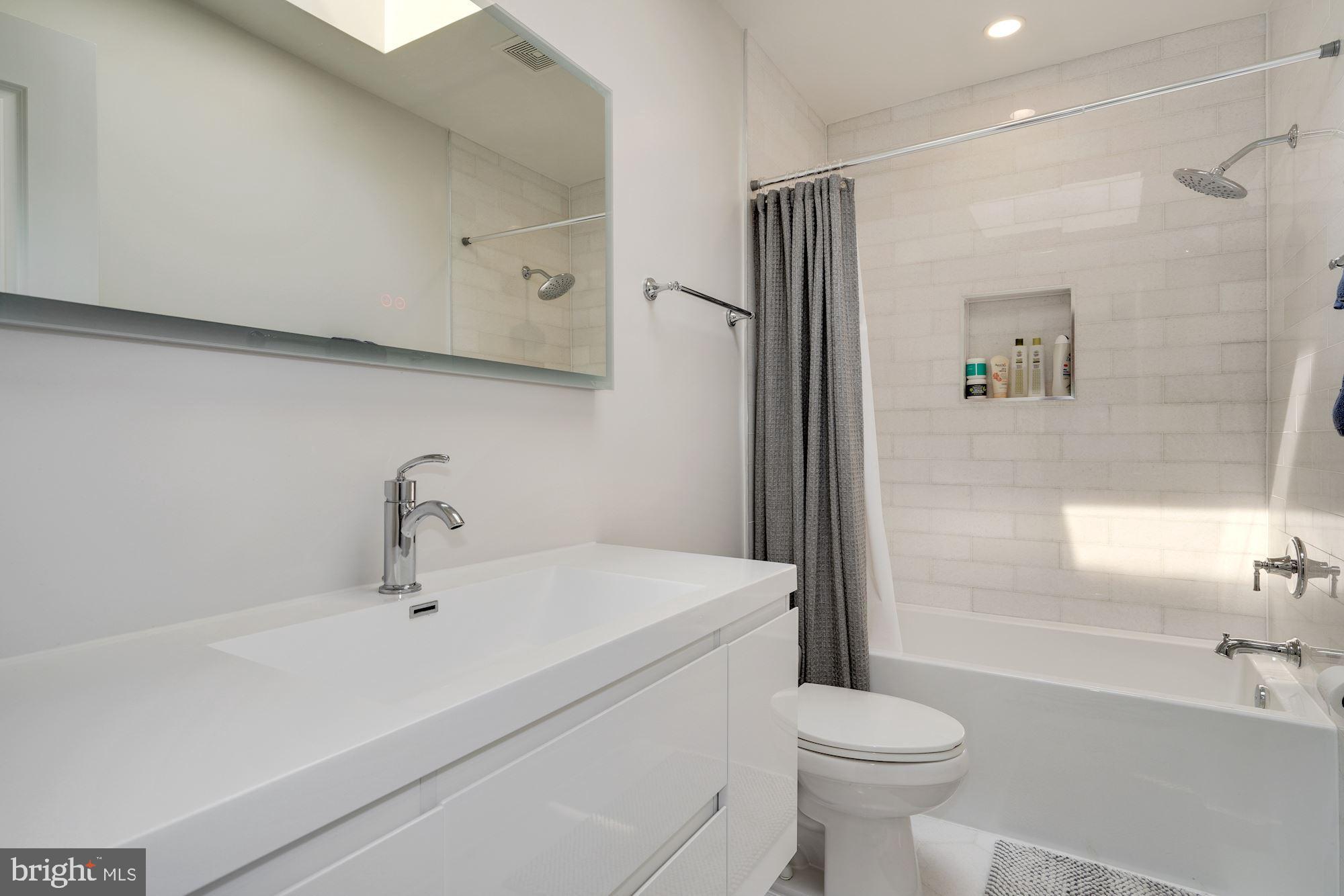 1812 Bay Street Southeast Washington, DC 20003 - Photo 20 of 27