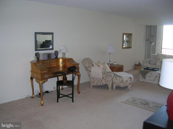 1800 Old Meadow Road, Unit 1415 McLean, VA 22102 - Photo 4 of 8 Living Room
