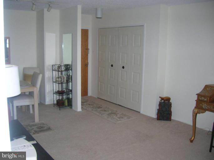 1800 Old Meadow Road, Unit 1415 McLean, VA 22102 - Photo 6 of 8 Entrance / Foyer