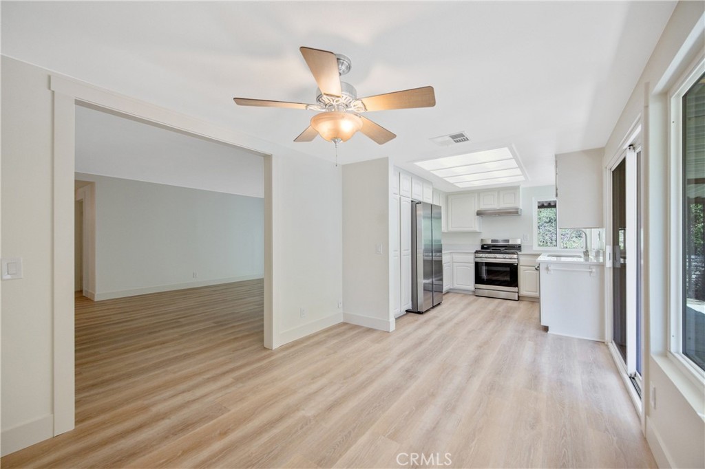 26574 Cardwick Court Newhall, CA 91321 - Photo 14 of 43 Kitchen-Dining area