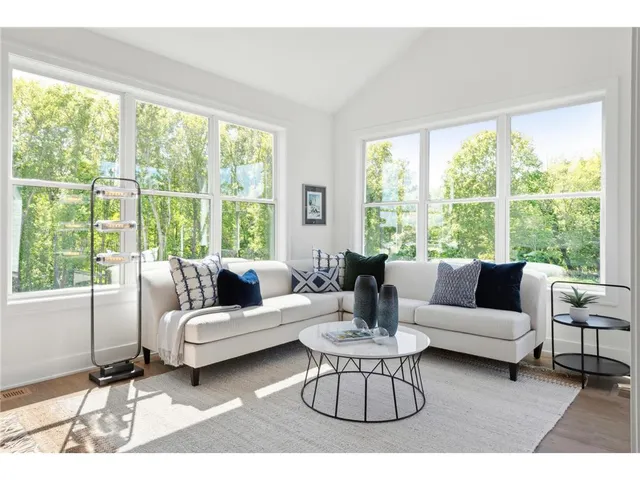 $1,574,622 | Xxx7 Xxx7 Timberland Road, Eden Prairie, MN 55347