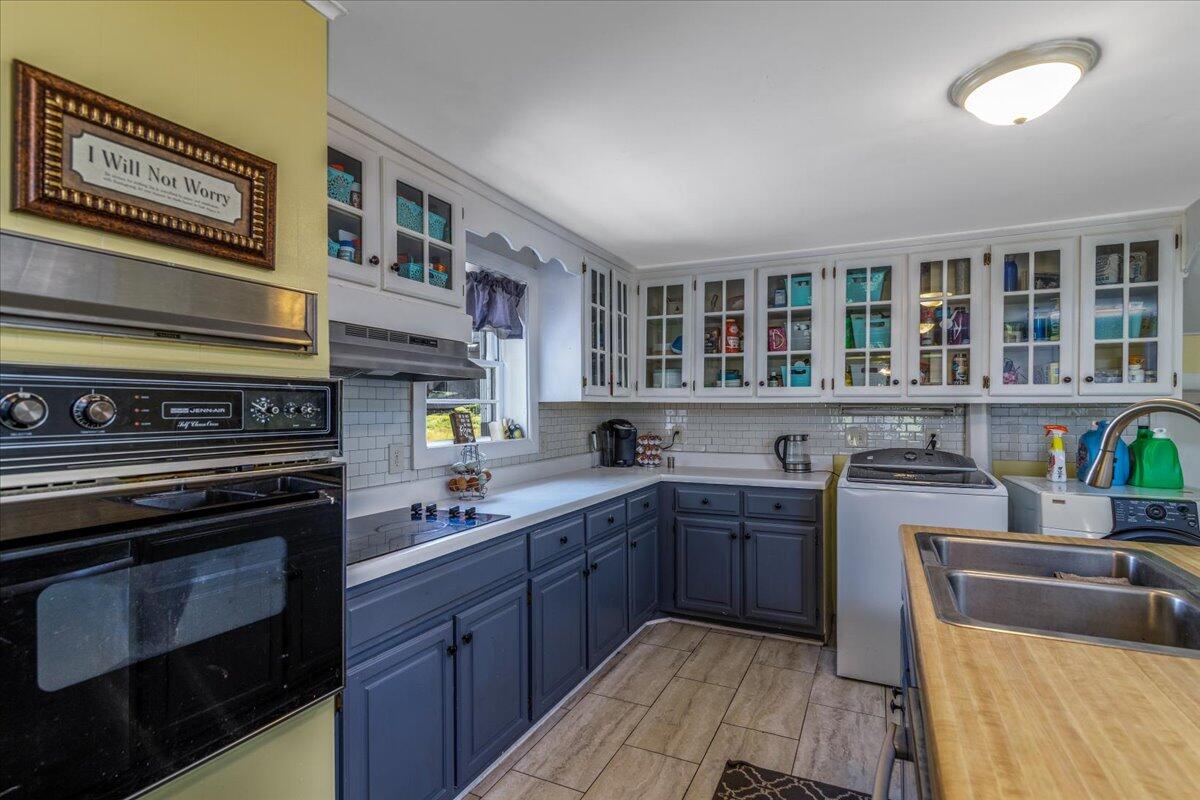 7732 Henry Road Henry, VA 24102 - Photo 23 of 63 20-19-7732 Henry Rd Interiors-8629-Edit