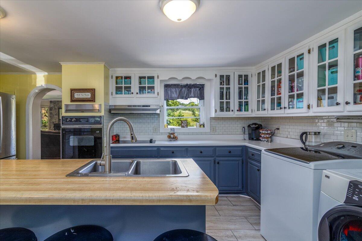 7732 Henry Road Henry, VA 24102 - Photo 25 of 63 22-21-7732 Henry Rd Interiors-8638-Edit