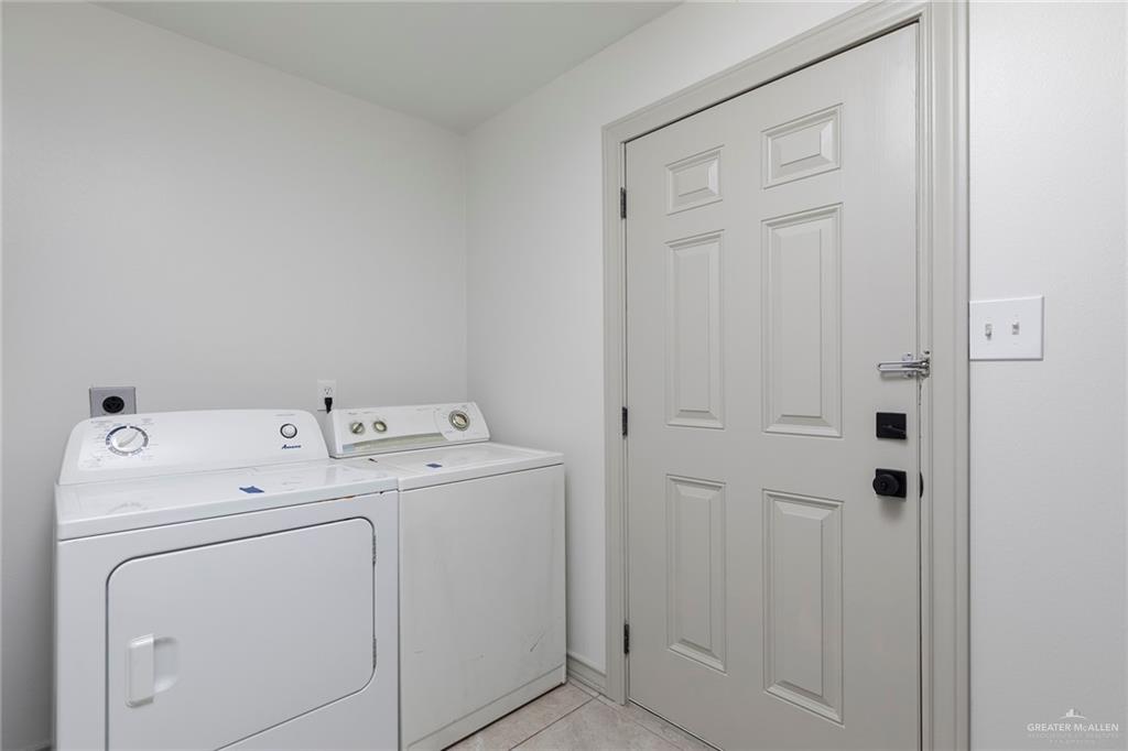 706 South 19th Street Hidalgo, TX 78557 - Photo 13 of 18 a utility room with dryer and washer