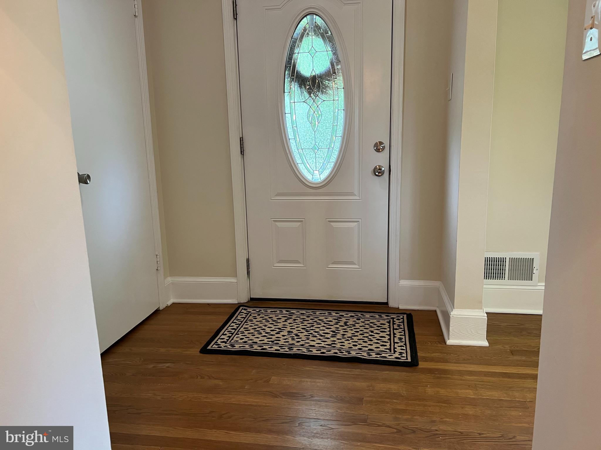 7618 Old Linton Hall Road Gainesville, VA 20155 - Photo 12 of 44 Front door/foyer