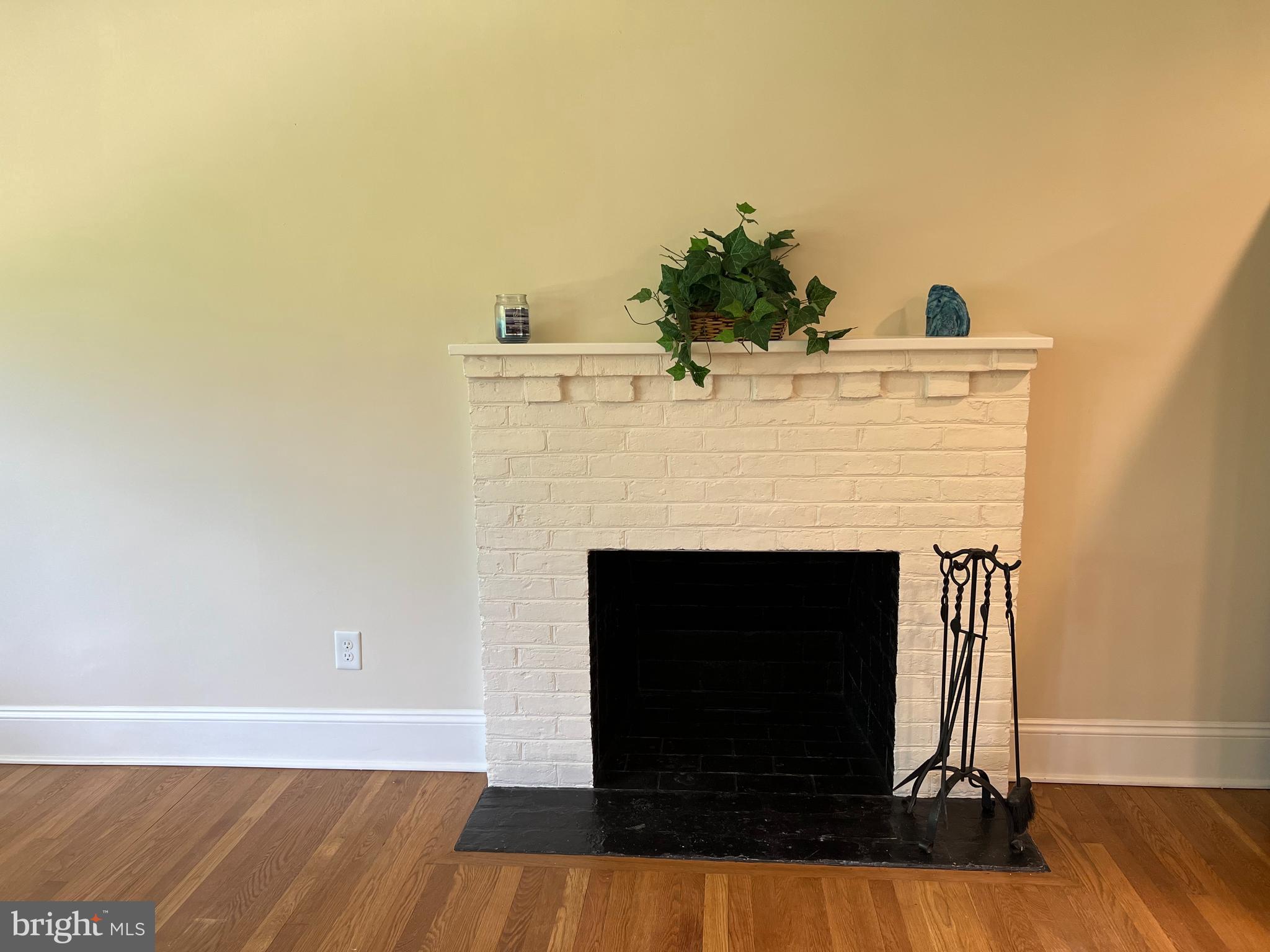 7618 Old Linton Hall Road Gainesville, VA 20155 - Photo 20 of 44 Cozy wood burning fireplace off kitchen/family rm