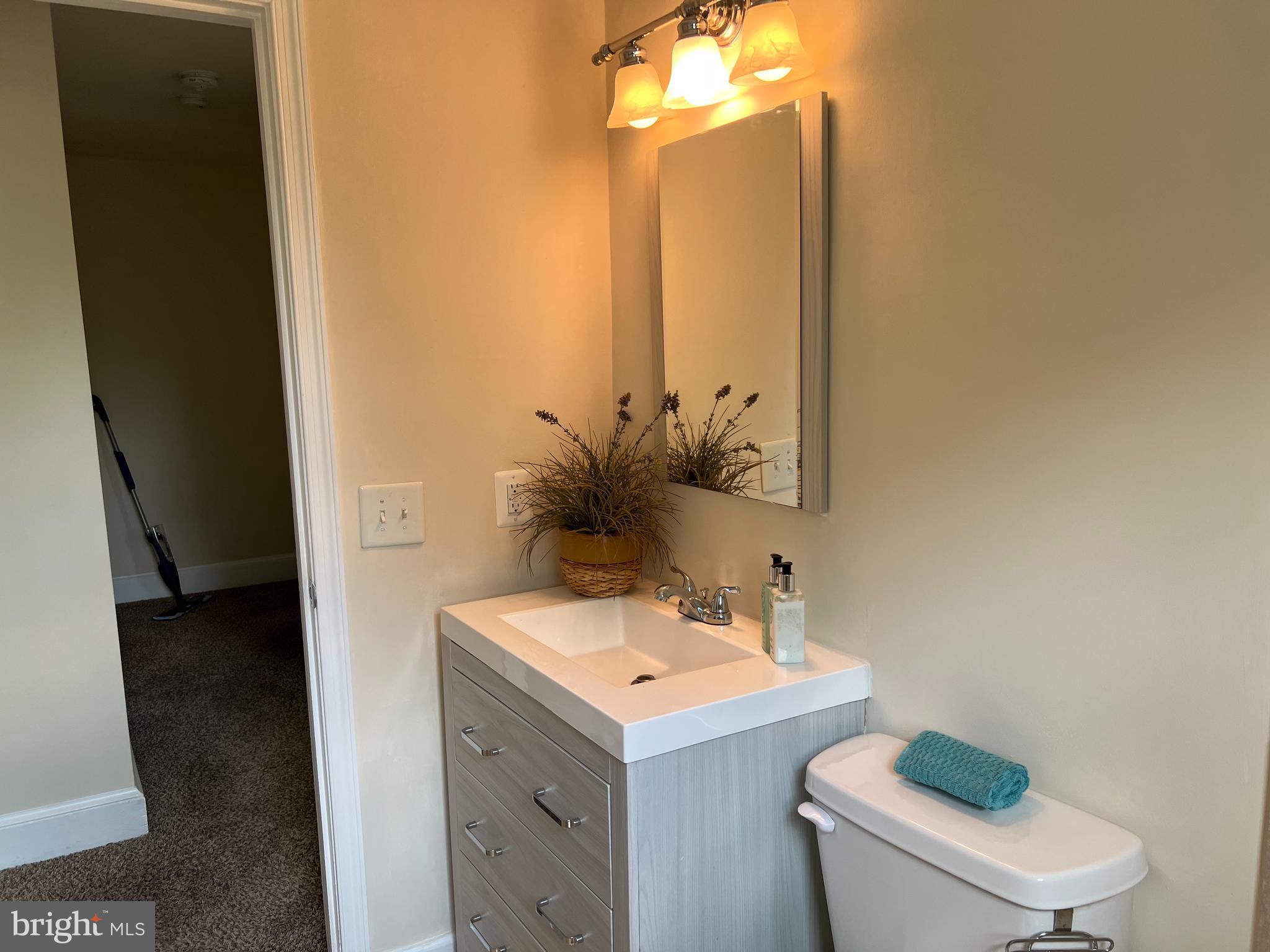 7618 Old Linton Hall Road Gainesville, VA 20155 - Photo 24 of 44 Main level bathroom
