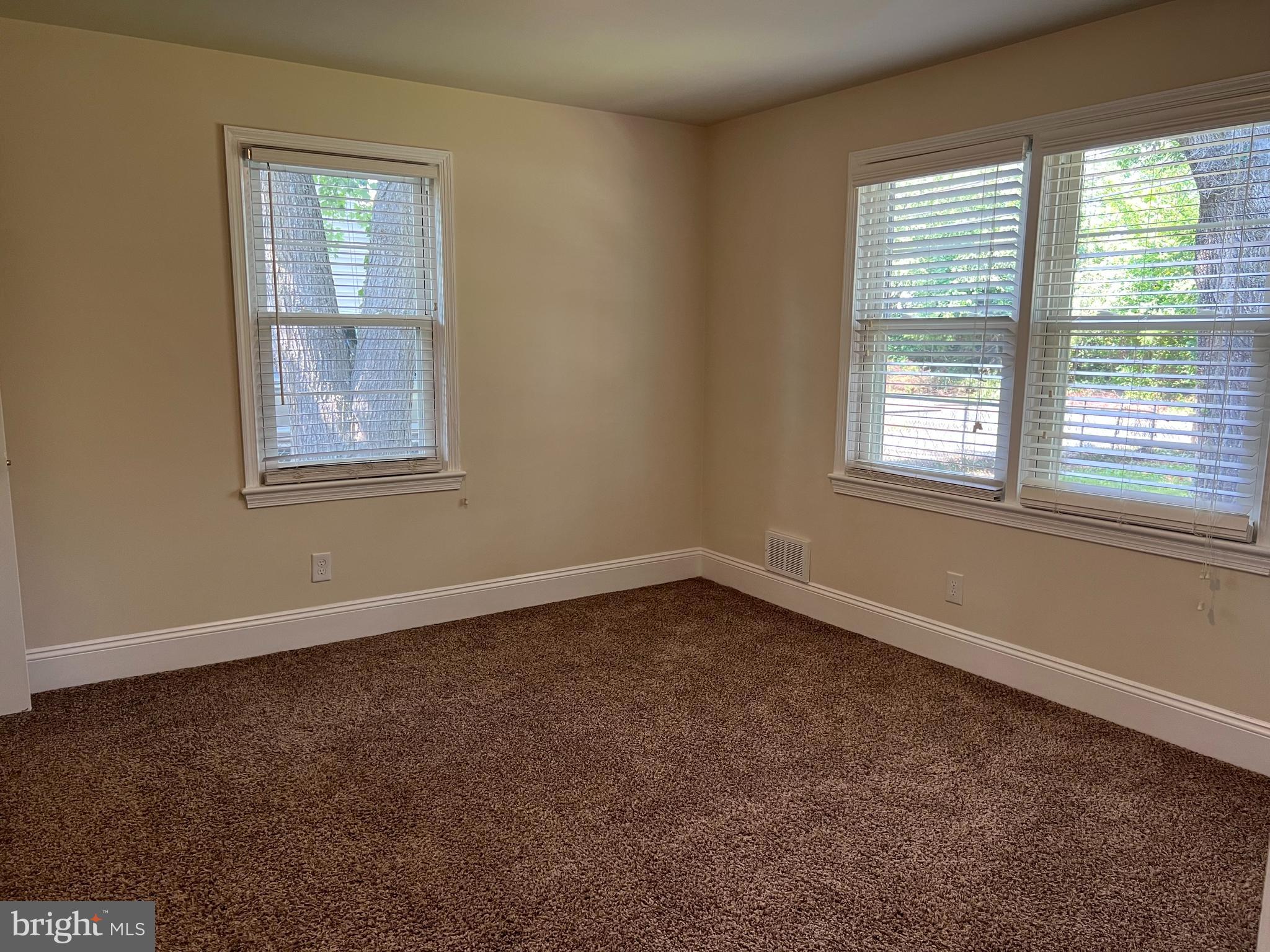 7618 Old Linton Hall Road Gainesville, VA 20155 - Photo 27 of 44 Main level bedroom 3