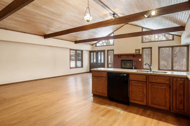 $500,000 | 8087 Auburn Road, Winnebago, IL 61088