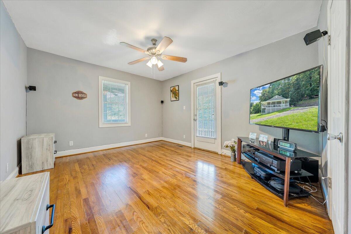 7611 Franklin Road Boones Mill, VA 24065 - Photo 11 of 34 10-MIB01799