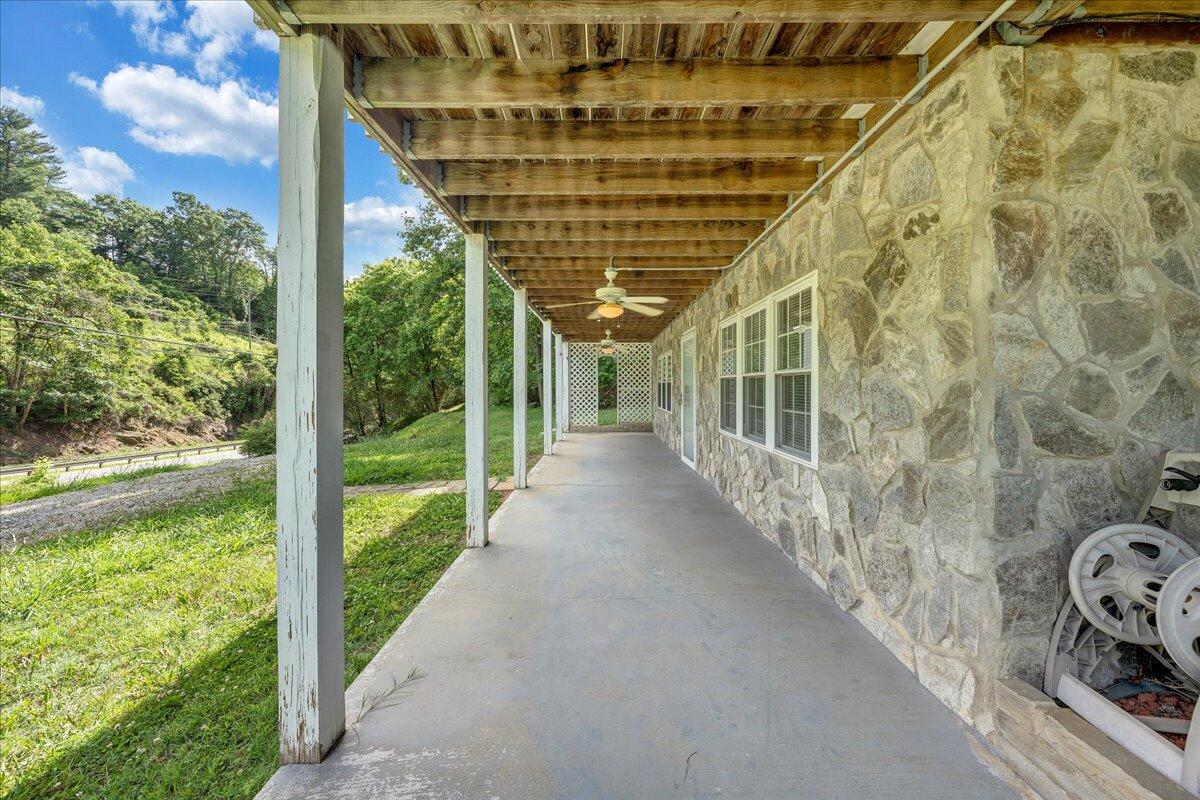 7611 Franklin Road Boones Mill, VA 24065 - Photo 33 of 34 32-MIB01877