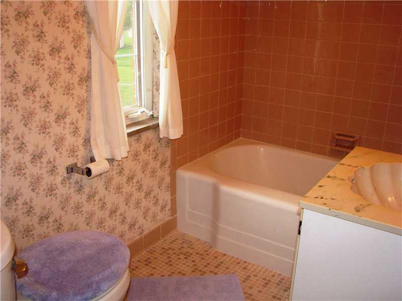 5314 Highgrove Road Whitehall, PA 15234 - Photo 12 of 20 Full Bath. Full Bath on upper level