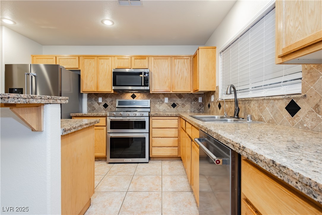 8620 Vivid Violet Avenue Las Vegas, NV 89143 - Photo 8 of 31