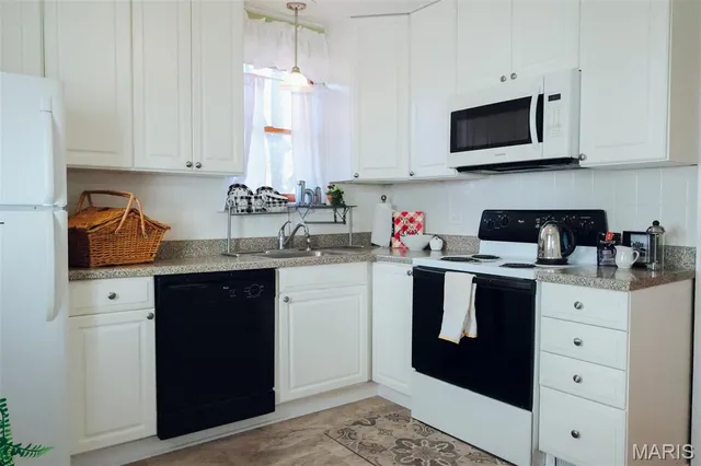 $2,000 | 2627 Louis Avenue, Brentwood, MO 63144