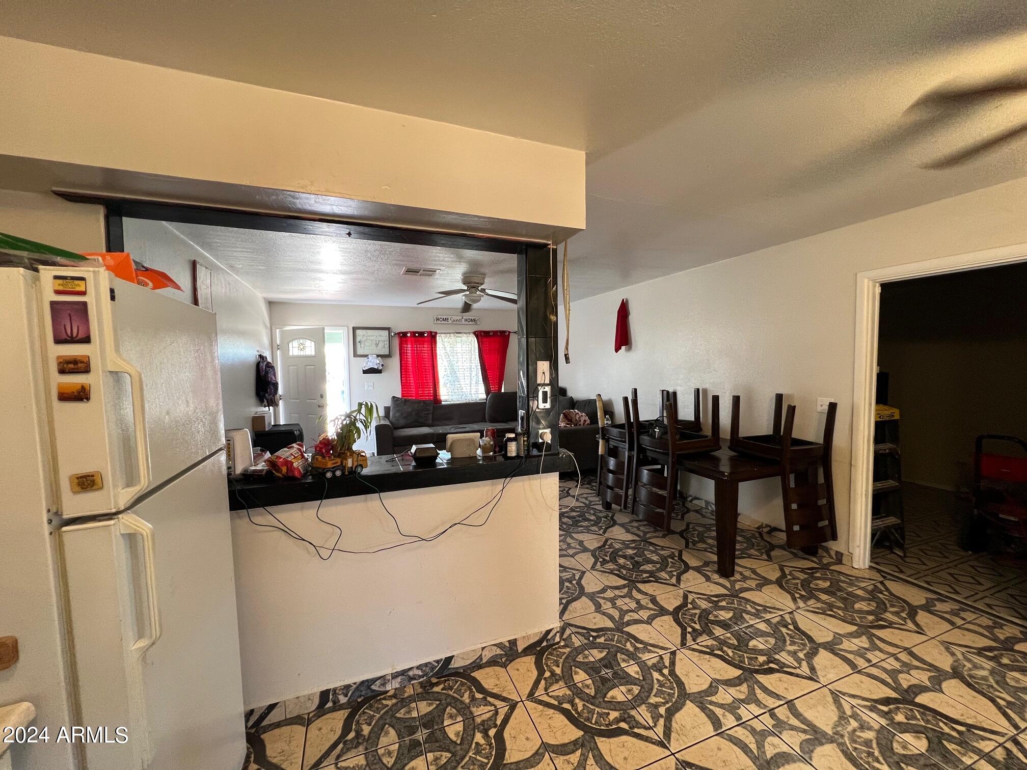 1807 West Carter Road Phoenix, AZ 85041 - Photo 6 of 11 Kitchen