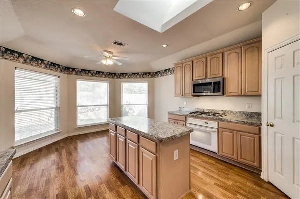 $2,900 | 3519 Heather Brook Drive, Arlington, TX 76001