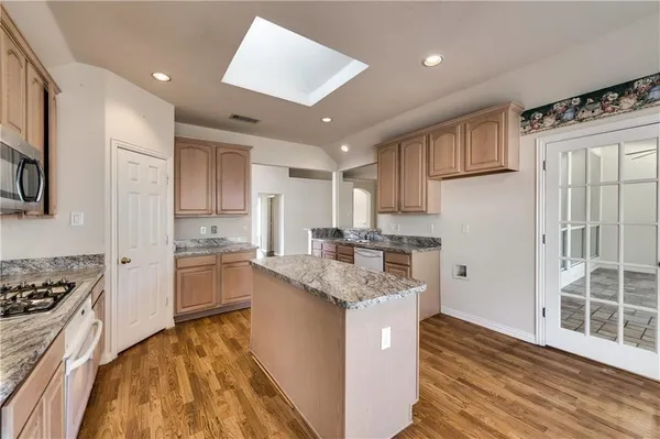 $2,900 | 3519 Heather Brook Drive, Arlington, TX 76001