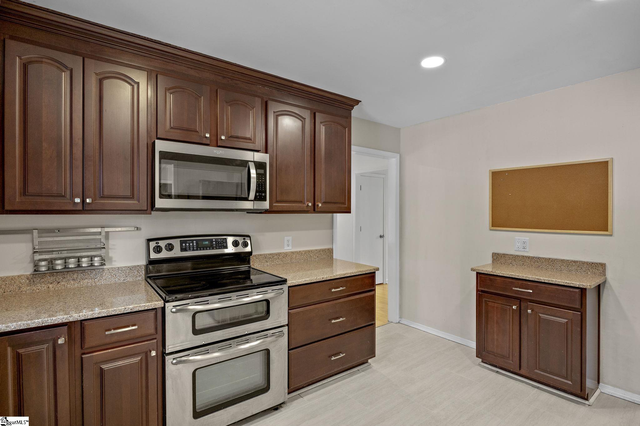 703 Hedgewood Terrace Greer, SC 29650 - Photo 16 of 35